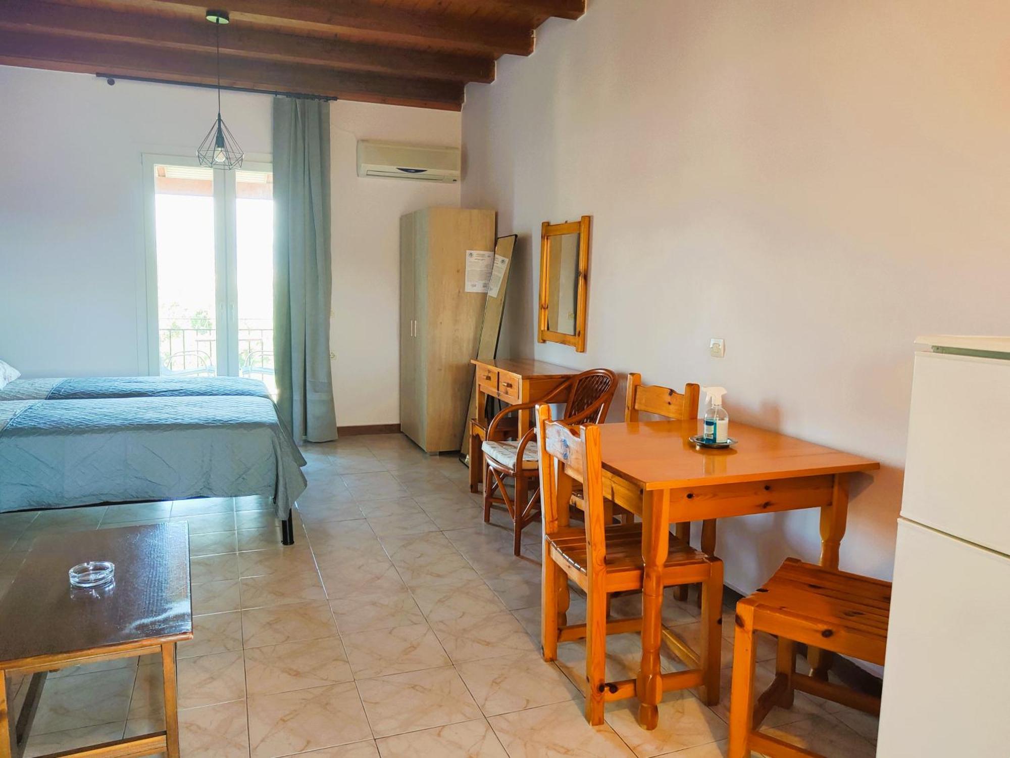 Kapases Studios & Peroulades (Corfu)